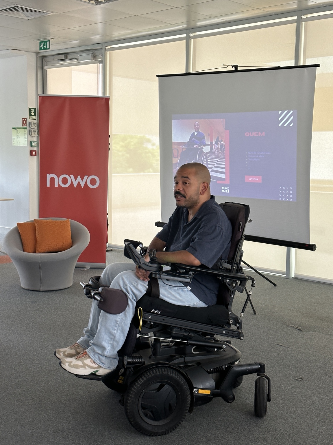 Nuno Mata numa sessão para a empresa NOWO